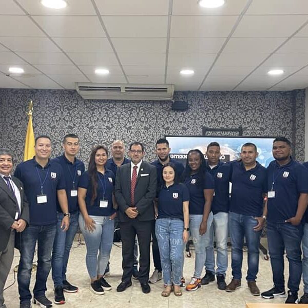 Estudiantes de Cali – Colombia participan en seminario internacional en UMECIT