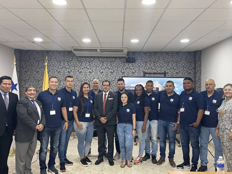 Estudiantes de Cali – Colombia participan en seminario internacional en UMECIT