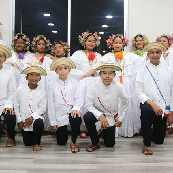 Emotivo evento en el 3er Aniversario de la Cuarentuna Universitaria Panamá