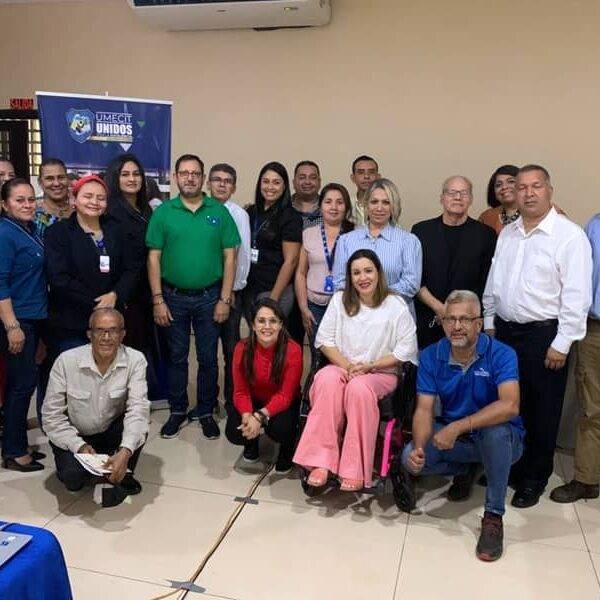 Nutrido encuentro academia-empresarios en Chitré y Santiago