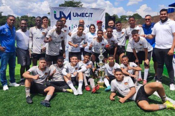 El Instituto Comercial Panamá se corona campeón del Torneo Intercolegial de Fútbol UMECIT 2022