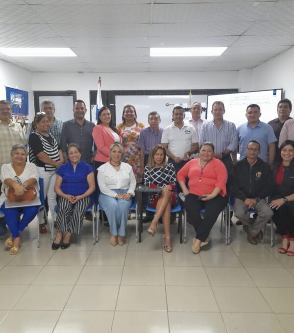 Capacitación a docentes de Sedes Santiago y Chitré Fortaleciendo la Formulación de Proyectos de Investigación