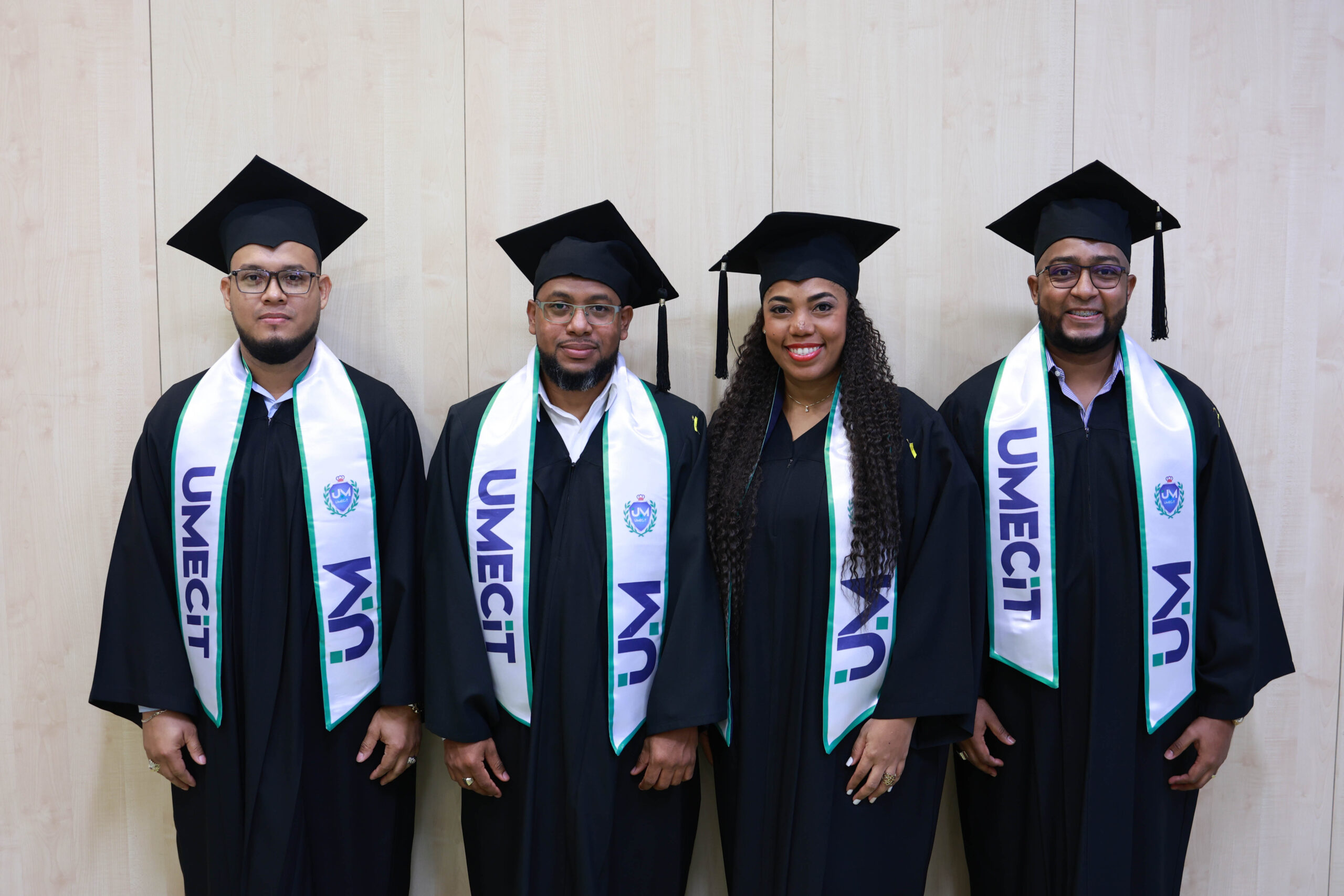 Ceremonia de Graduación UMECIT 2023 en Panamá y Colombia