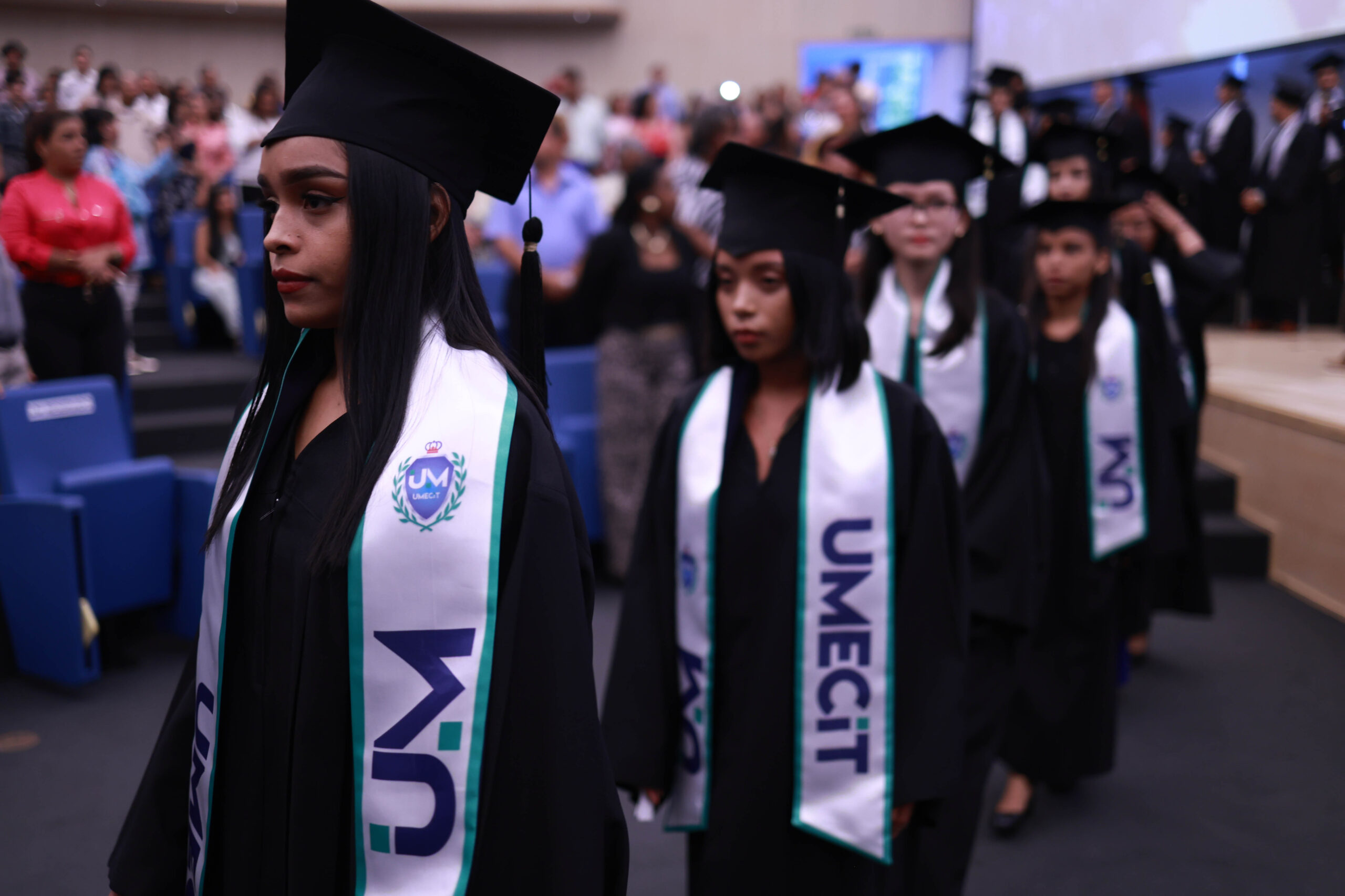 Ceremonia de Graduación UMECIT 2023 en Panamá y Colombia