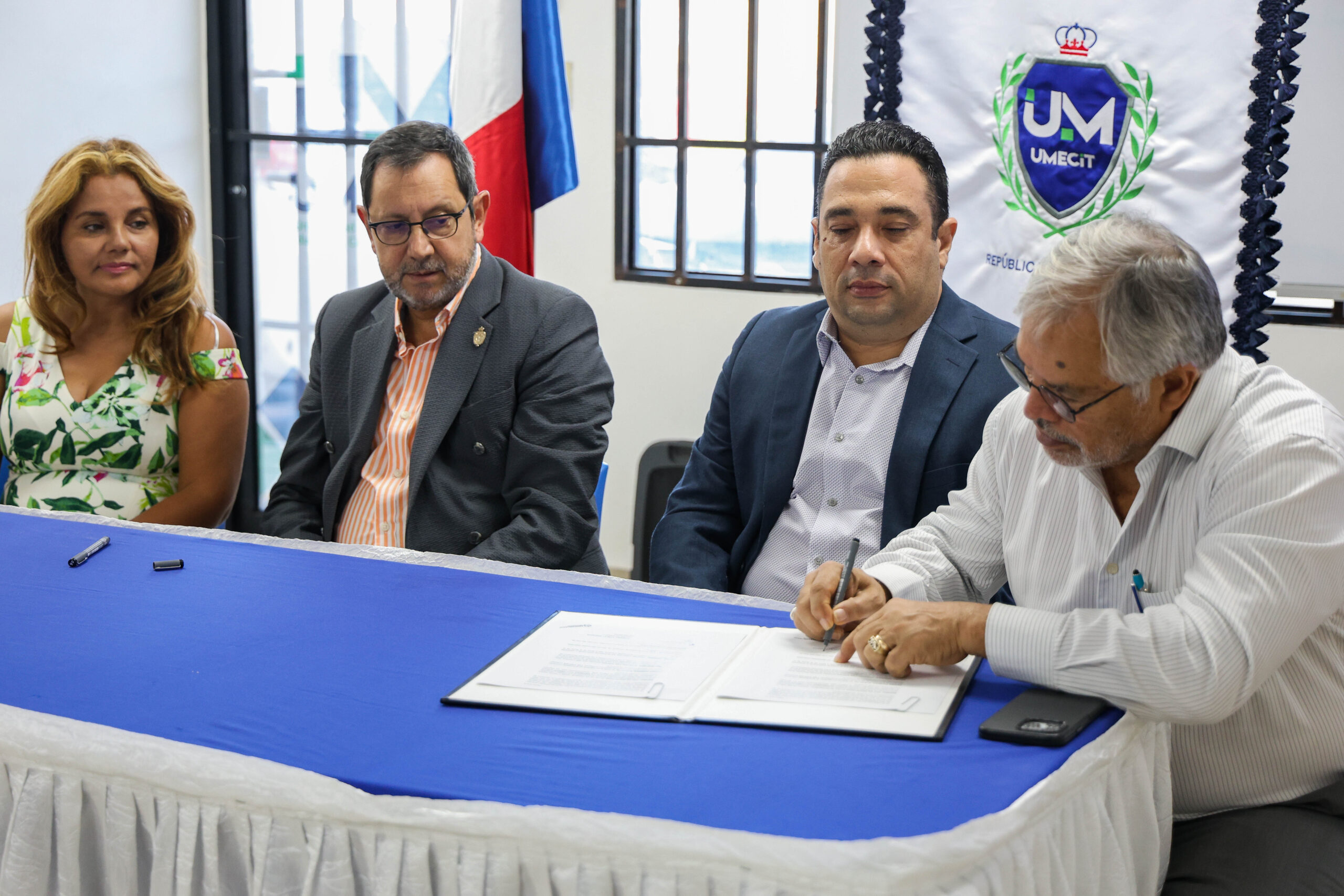 Firma de Convenios para el Progreso y la Colaboración en UMECIT Sede Chitré