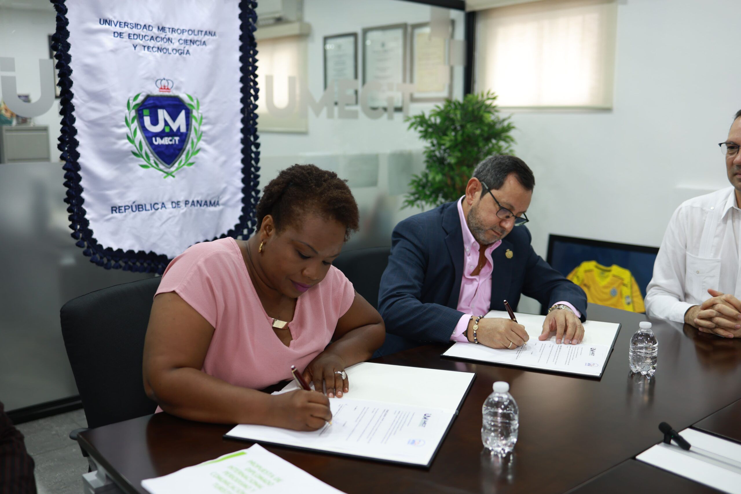 UMECIT y CONAPE firman convenio y lanzan Diplomado en Periodismo y Comunicación Turística
