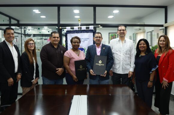 UMECIT y CONAPE firman convenio y lanzan Diplomado en Periodismo y Comunicación Turística