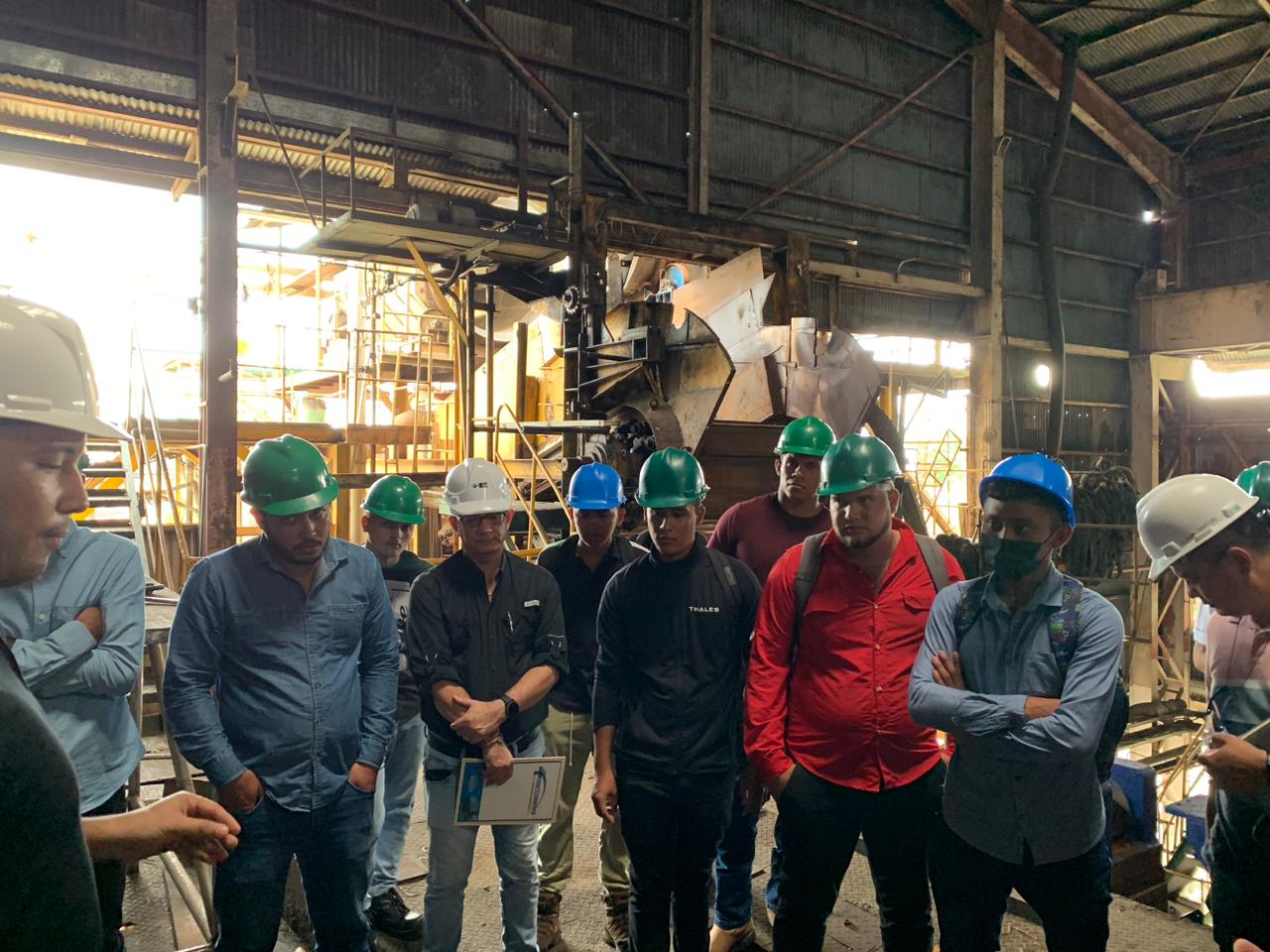 Estudiantes de Ingeniería Eléctrica de UMECIT Exploran la Industria en Visita al Ingenio La Victoria