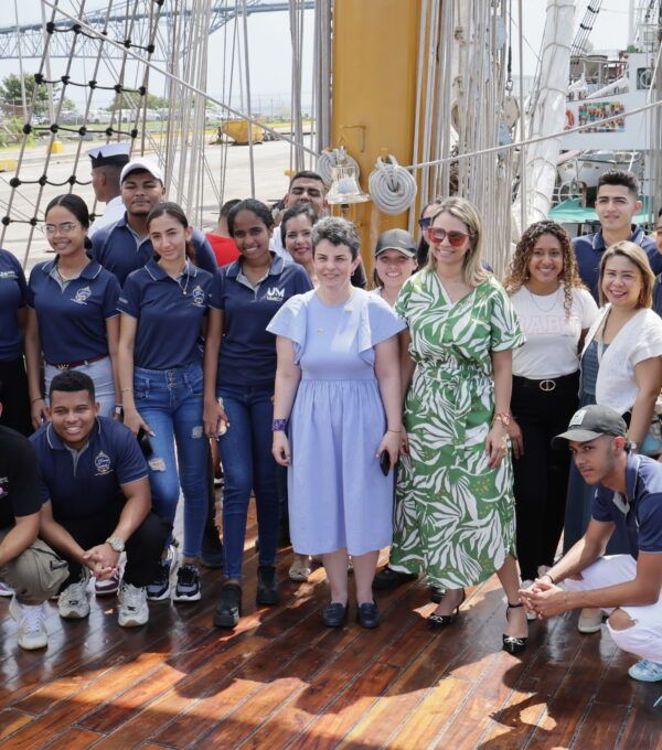 Visita al Buque Escuela ARC «GLORIA»