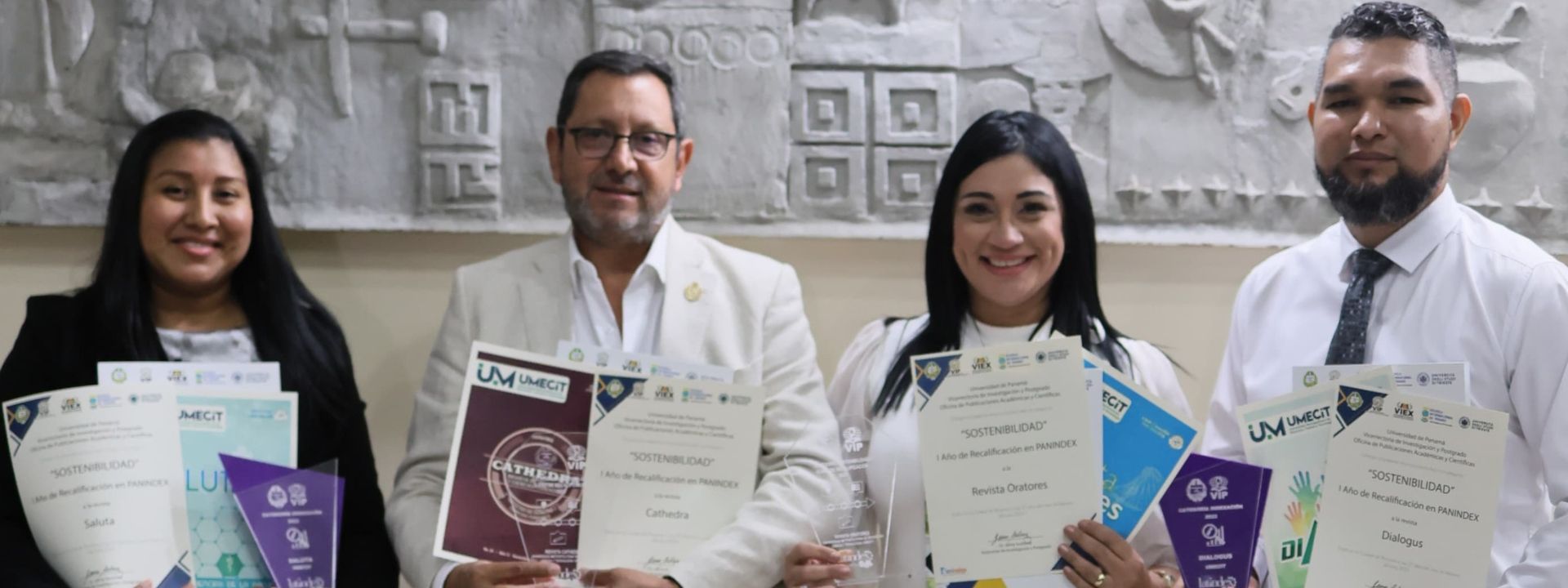 Noche de Gala en la Universidad de Panamá: Reconocimiento a las Revistas de UMECIT por la Red Latindex