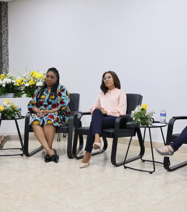 Conversatorio exitoso en conmemoración del Día Internacional de la Mujer