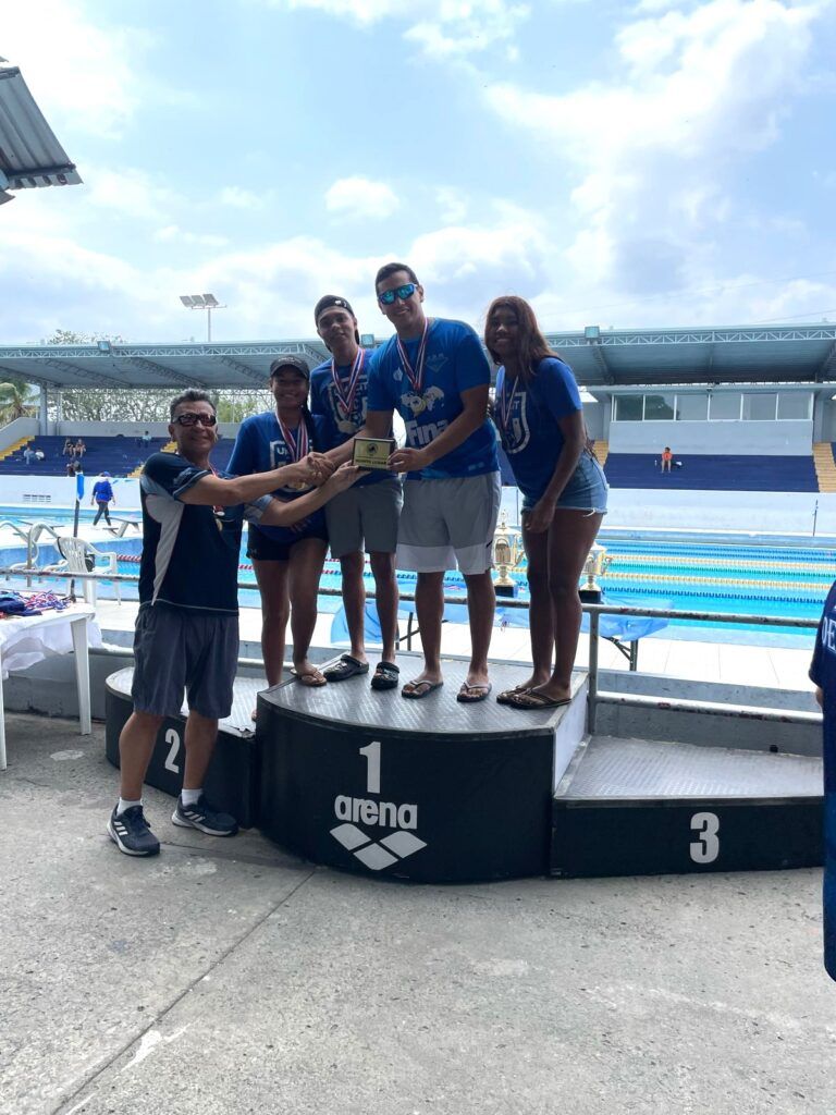 Destacada participación del equipo de natación de UMECIT en la primera Copa de Natación Máster "Los Pulpos del Istmo 2024"