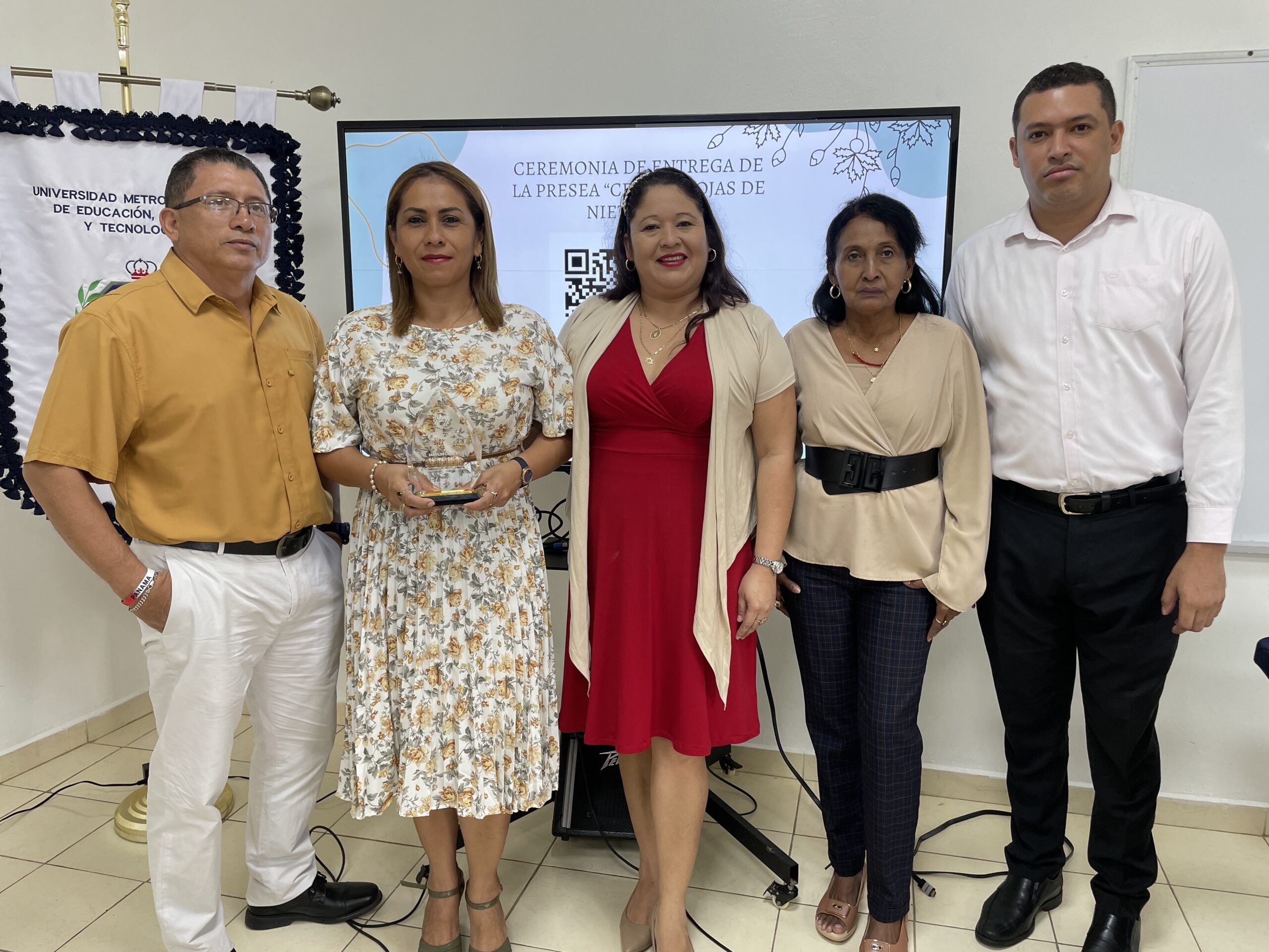 Homenaje a la Mujer del Año en Sede Santiago: Entrega de la Presea Cecilia Rojas de Nieto