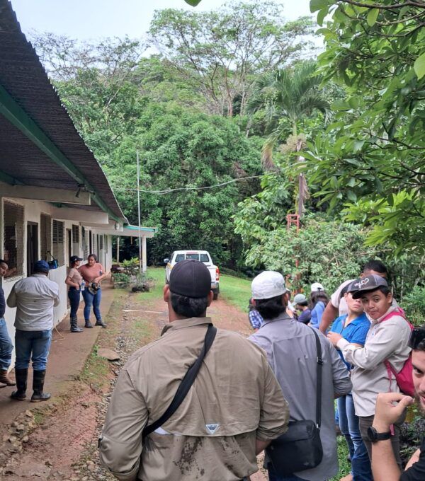 Estudiantes de Administración de la Gestión Ambiental Visitan la Reserva Forestal del Montuoso