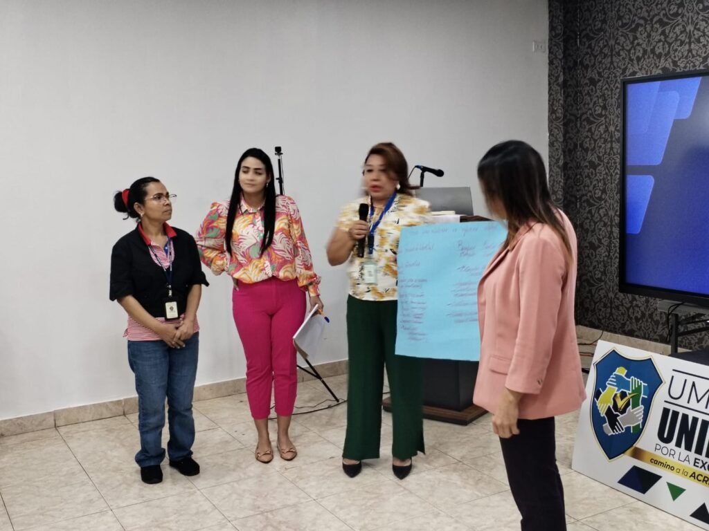 UMECIT fortalece las competencias de los trabajadores sociales en Panamá con taller de actualización