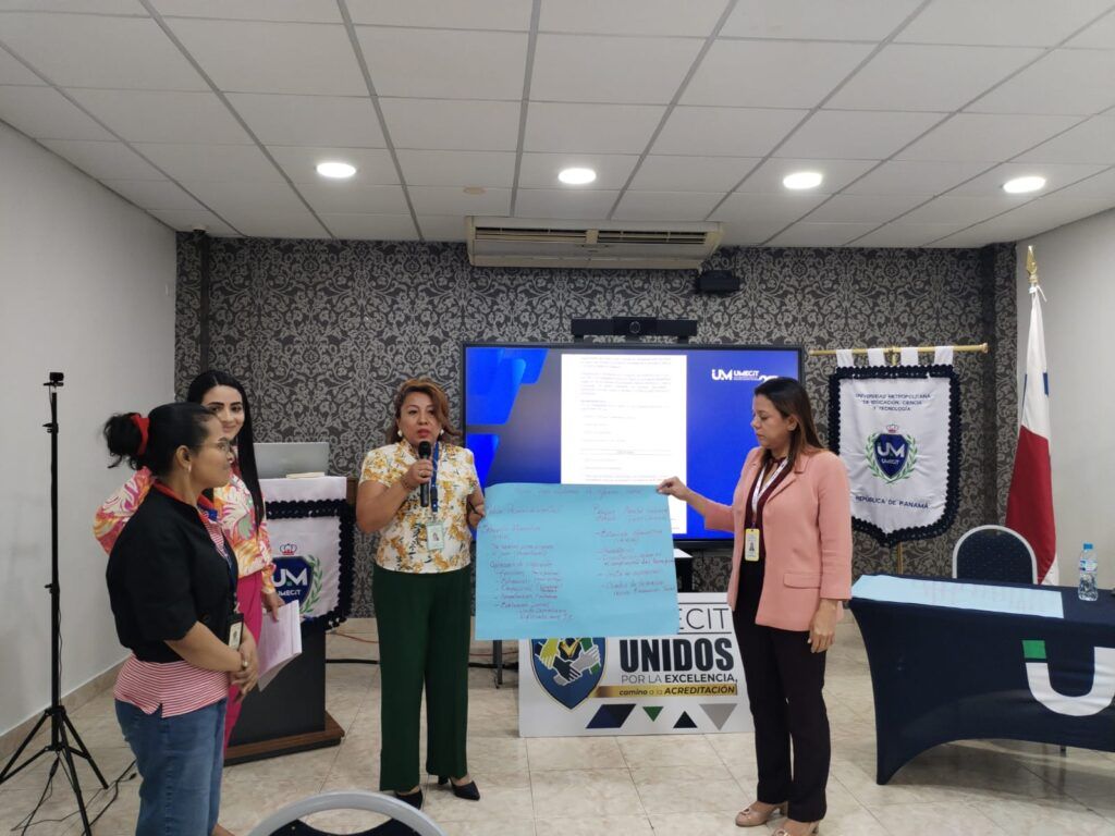 UMECIT fortalece las competencias de los trabajadores sociales en Panamá con taller de actualización