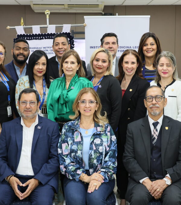 UMECIT y el Instituto de Medicina Legal y Ciencias Forenses de Panamá firman convenio marco de cooperación institucional