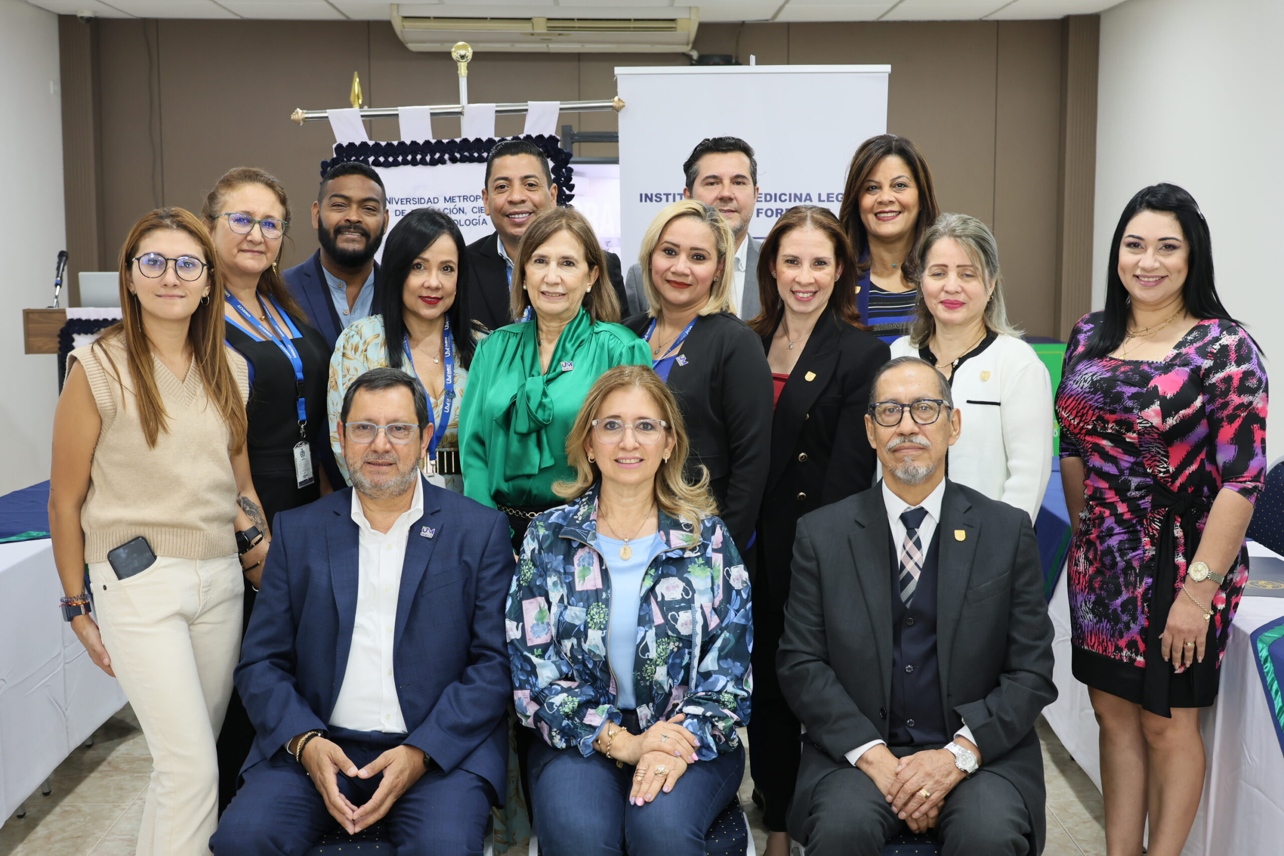 UMECIT y el Instituto de Medicina Legal y Ciencias Forenses de Panamá firman convenio marco de cooperación institucional