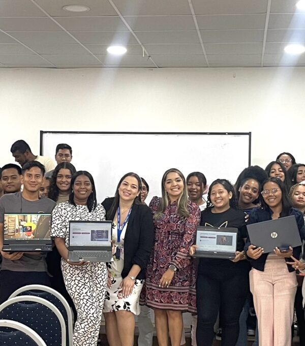 Estudiantes de Enfermería crean metaversos educativos en EON-XR