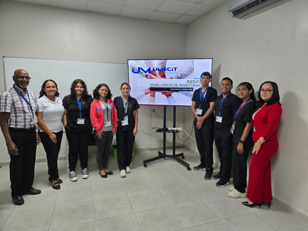 Capacitación en investigación para estudiantes de Registros Médicos y Estadísticas de Salud en UMECIT David