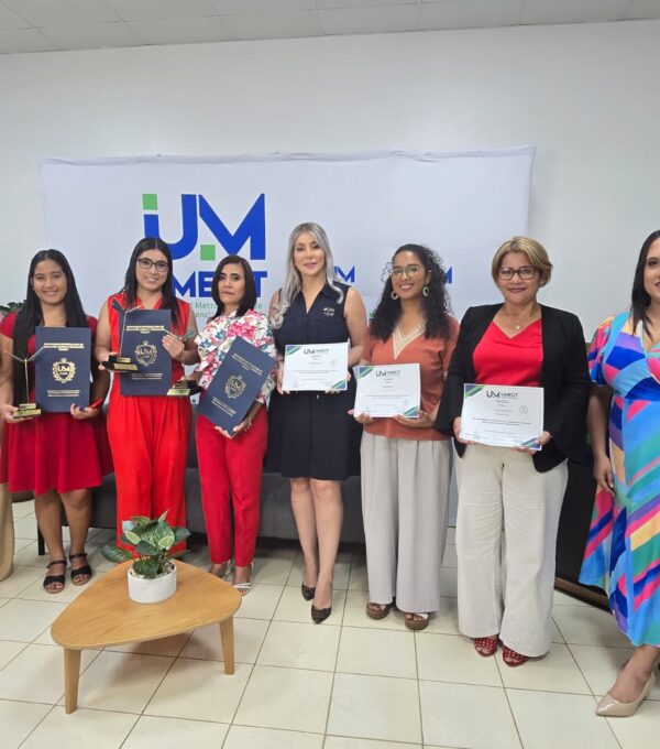 Panel «Mujeres en Acción: Empoderamiento y Legado Histórico» en UMECIT Santiago
