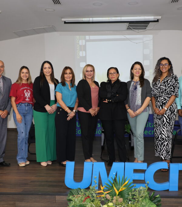 Conversatorio “Emprender con Identidad” inspira a la comunidad universitaria desde la experiencia de Jochebec Arjona
