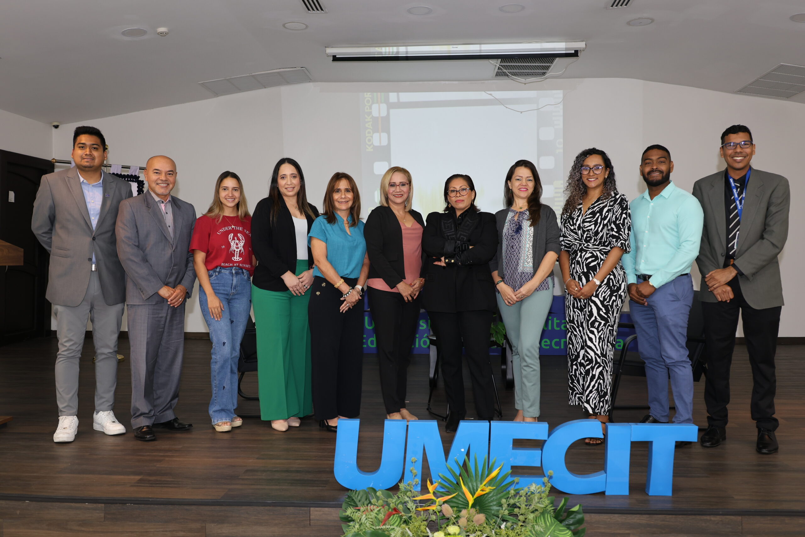 Conversatorio “Emprender con Identidad” inspira a la comunidad universitaria desde la experiencia de Jochebec Arjona