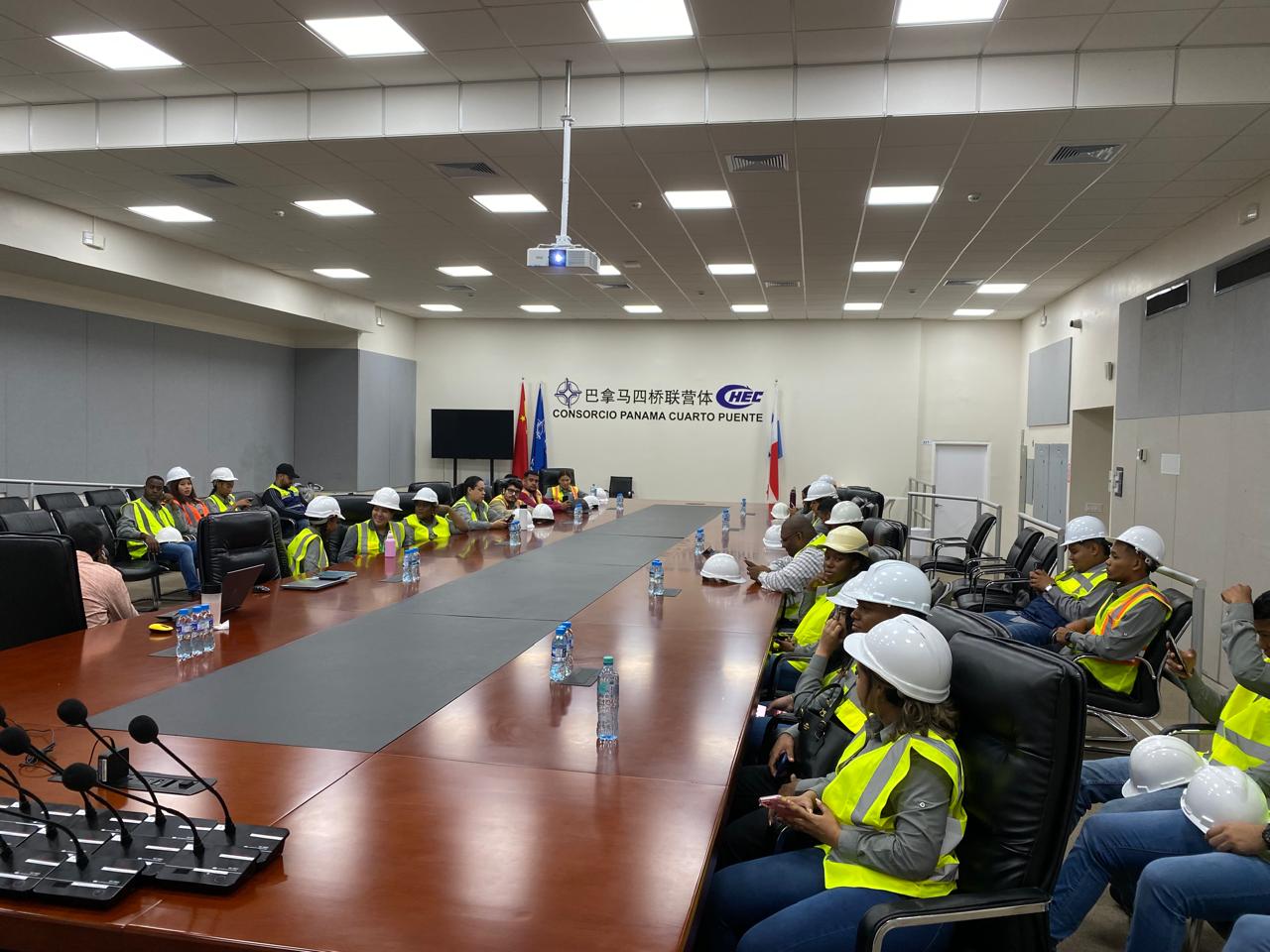 Estudiantes de UMECIT realizan gira académica al Cuarto Puente sobre el Canal de Panamá