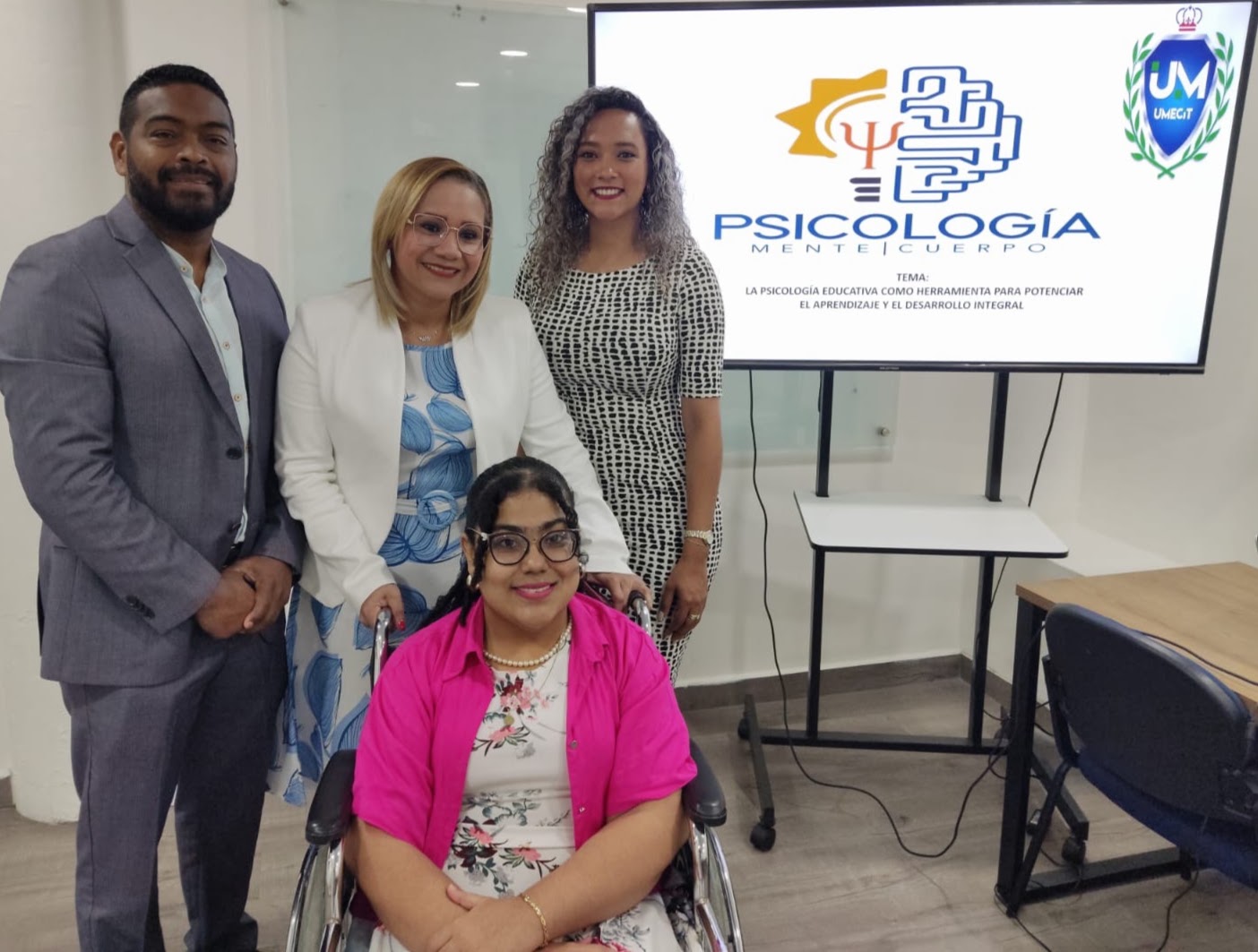 Graduada UMECIT comparte su experiencia y conocimiento con estudiantes del Doctorado en Docencia