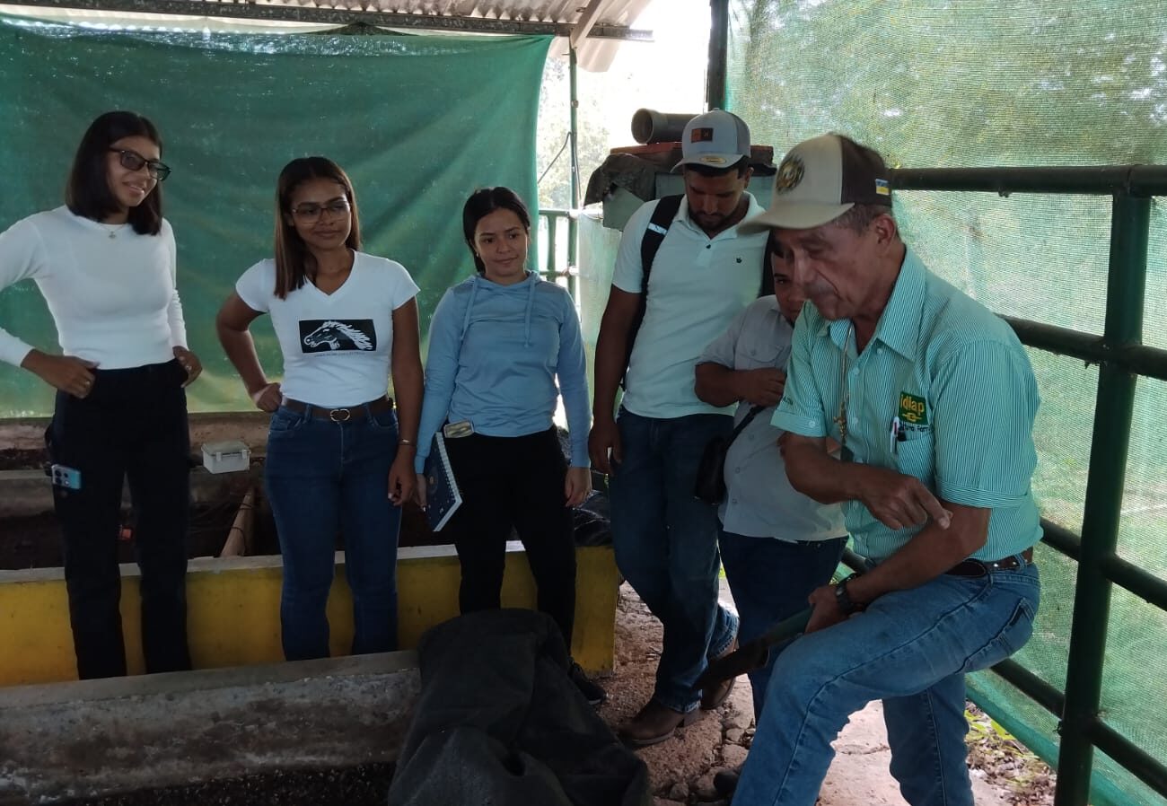Estudiantes de UMECIT Santiago fortalecen su formación en investigación agroambiental con visita al IDIAP
