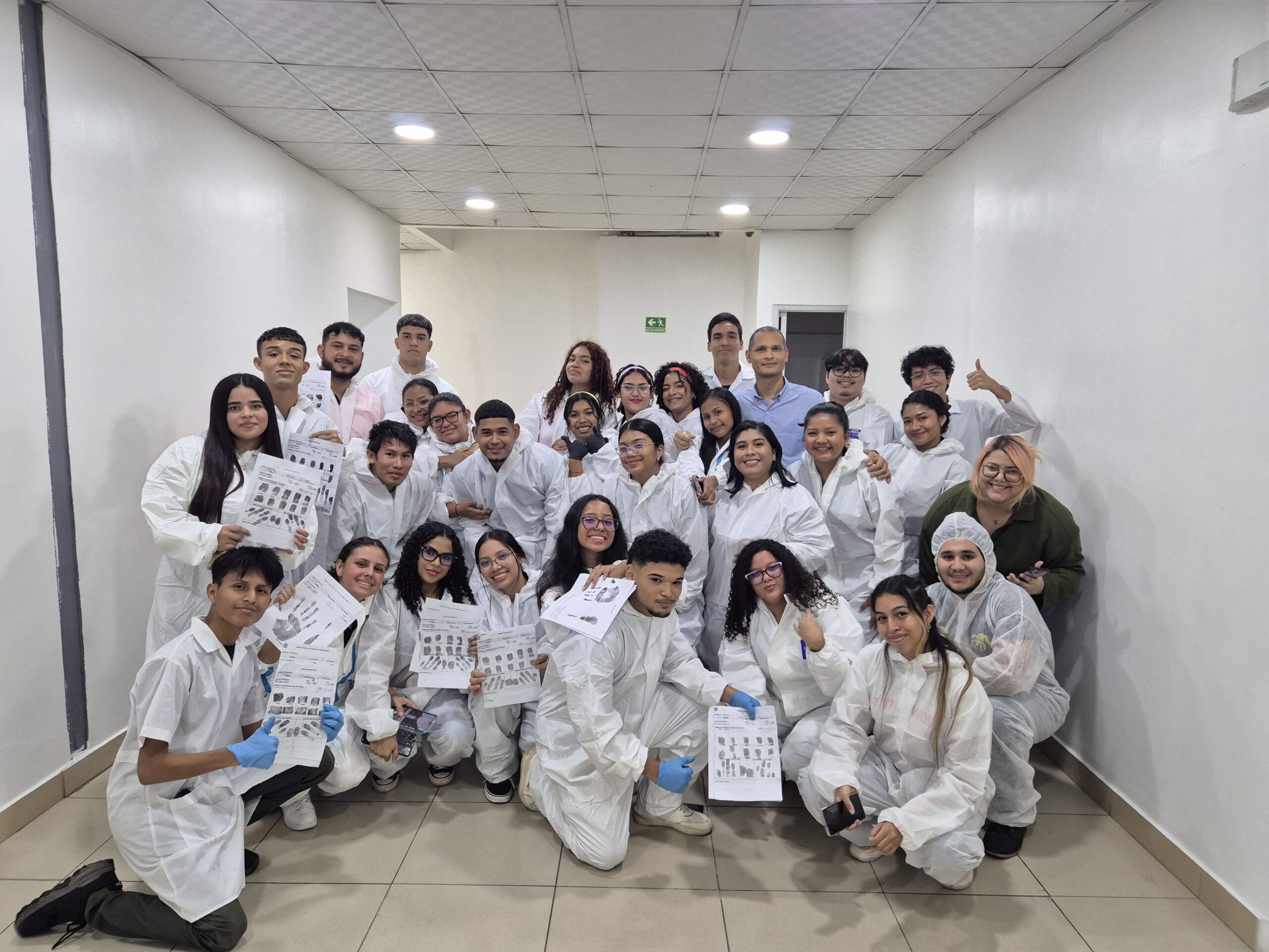 Estudiantes fortalecen sus competencias forenses en taller de Dactiloscopia