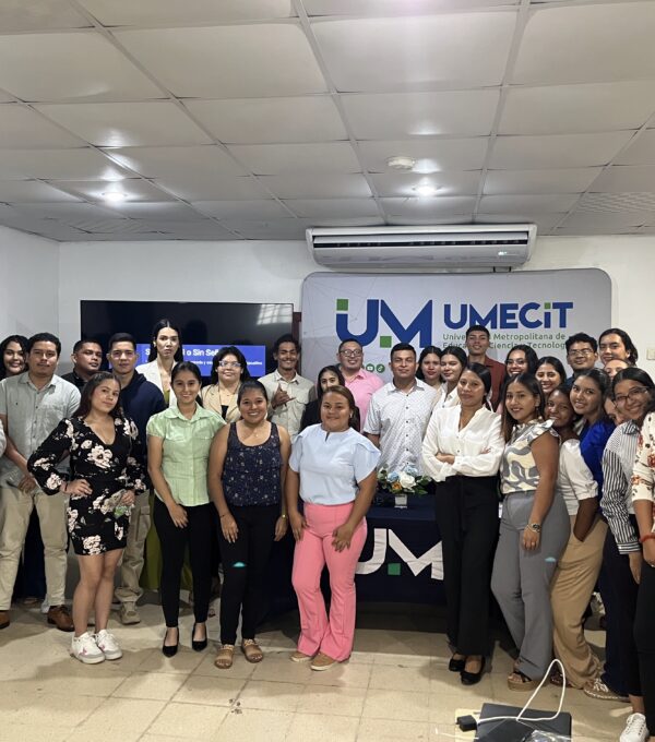 Estudiantes lideran jornada académica sobre balística forense en UMECIT Santiago