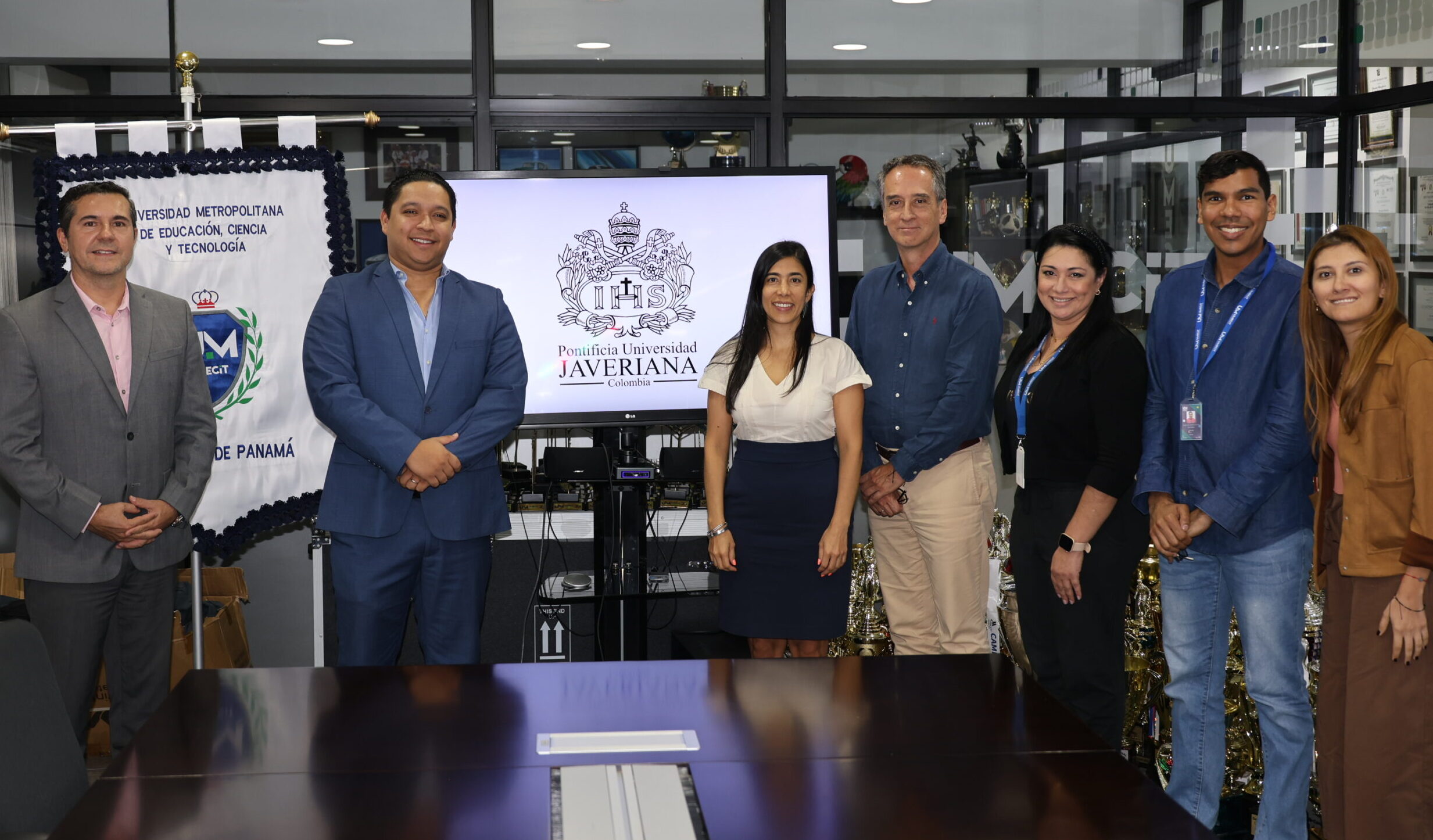 Estrategias conjuntas para fortalecer la cooperación académica entre UMECIT y la Pontificia Universidad Javeriana de Colombia