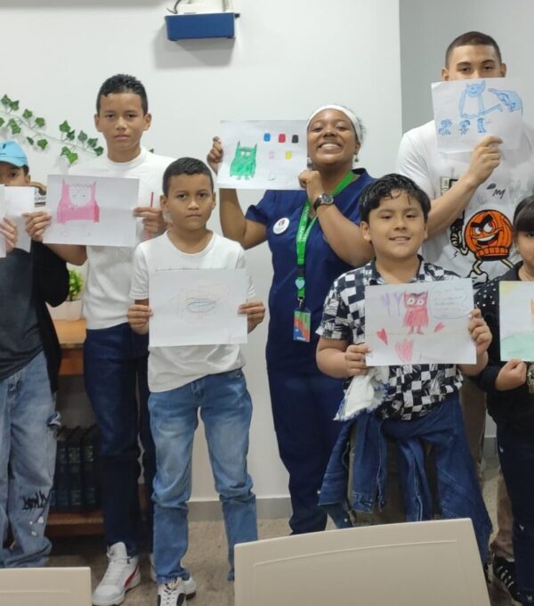 El Bibliobús del Ministerio de Cultura visita la sede de La Chorrera con una jornada de cuenta cuentos y lectura interactiva