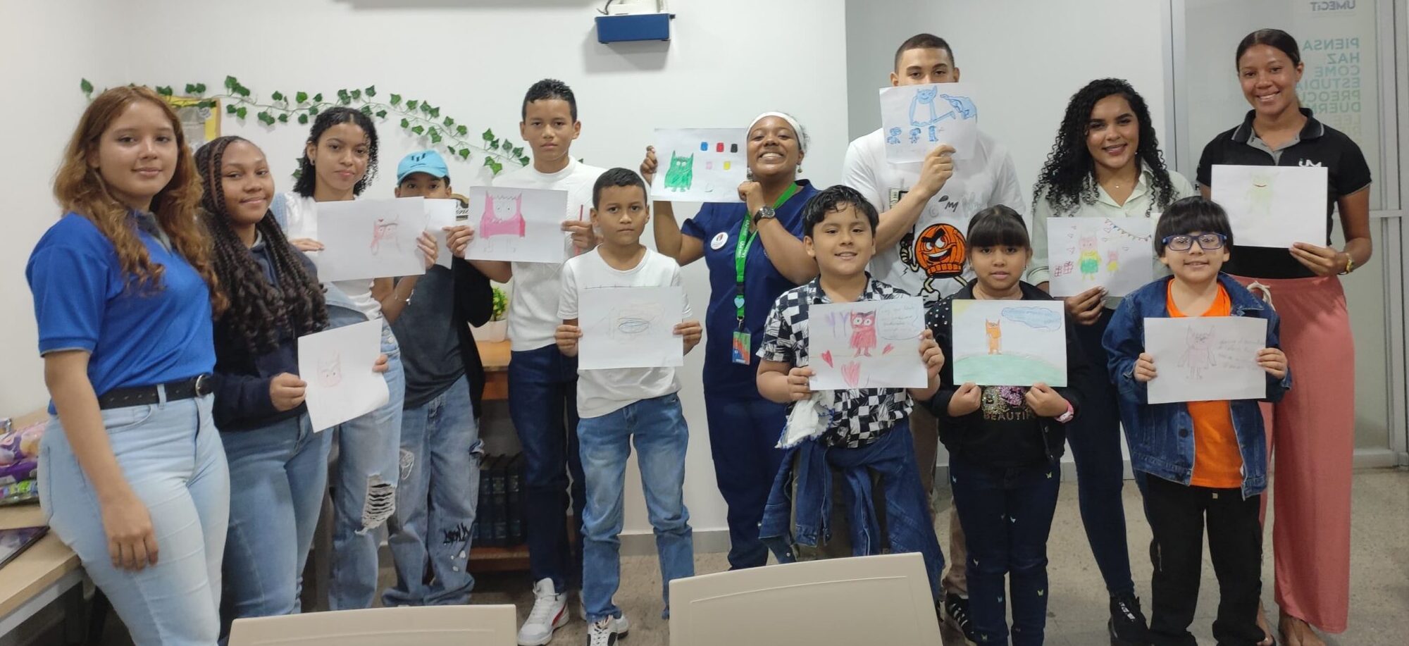 El Bibliobús del Ministerio de Cultura visita la sede de La Chorrera con una jornada de cuenta cuentos y lectura interactiva