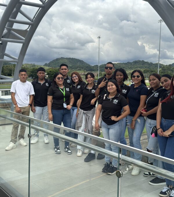 Estudiantes de Administración Marítima y Portuaria realizan gira pedagógica a la Esclusa de Miraflores