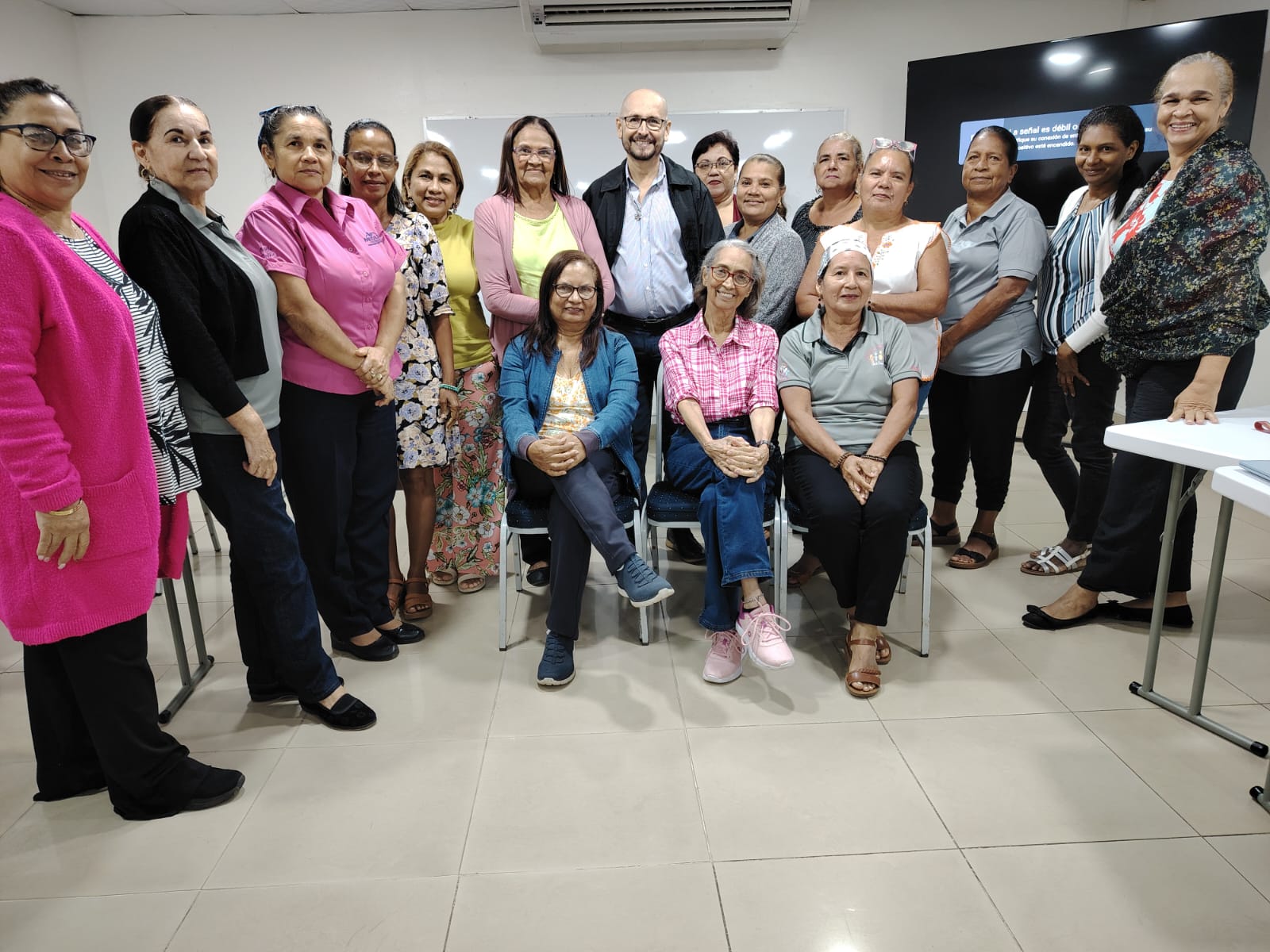 Finaliza con éxito la cuarta jornada del Proyecto de Vinculación Social “Edad Dorada” en la sede UMECIT La Chorrera