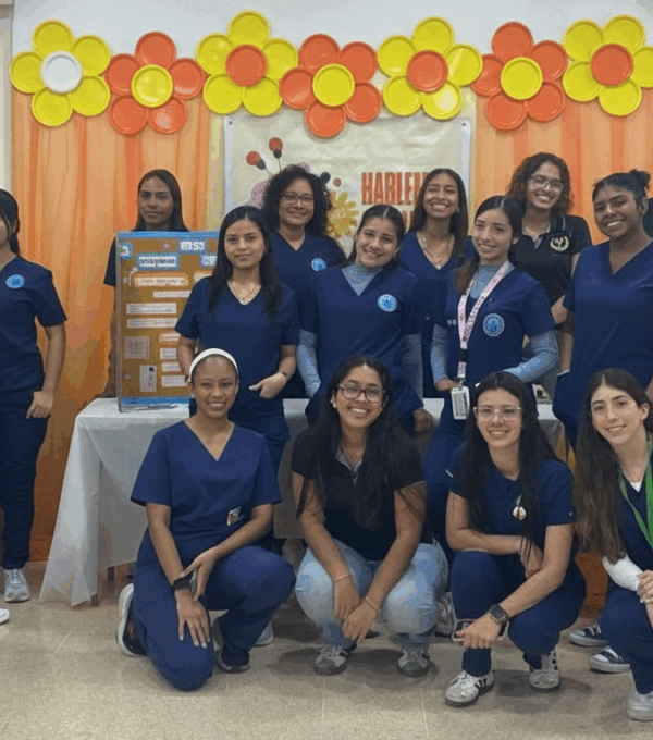 Estudiantes de Psicología de UMECIT realizan visita académica al Instituto Oncológico Nacional