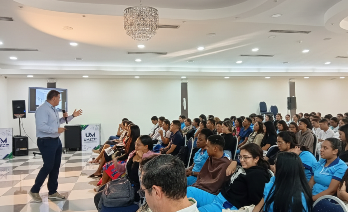 UMECIT promueve la educación alimentaria con la conferencia “No comas más cuento”