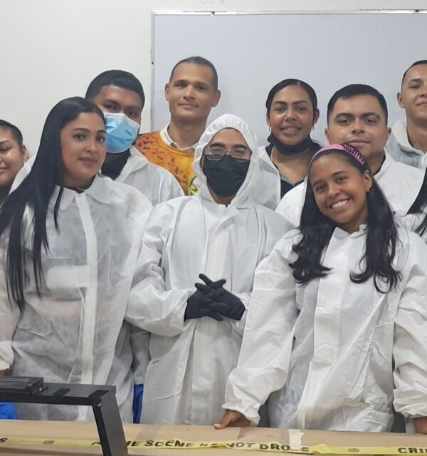 Taller de Toma de Huellas Dactilares y Palmares fortalece la formación práctica de los estudiantes de Criminalística y Ciencias Forenses – UMECIT