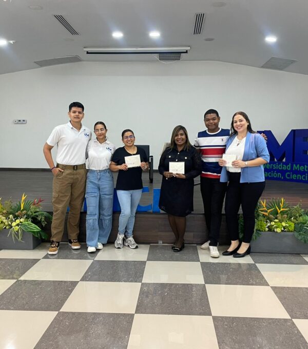Ceremonia de Imposición de Cofias y Pines – Licenciatura en Enfermería UMECIT