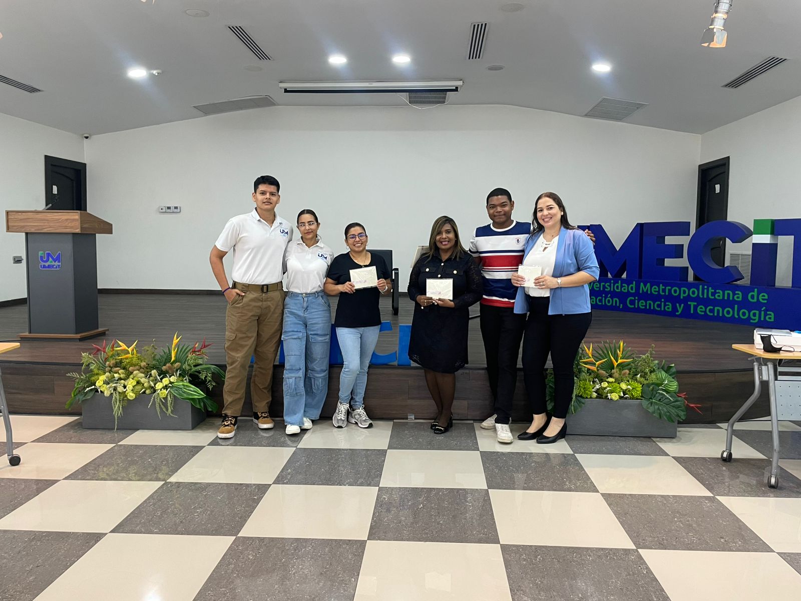 Ceremonia de Imposición de Cofias y Pines – Licenciatura en Enfermería UMECIT