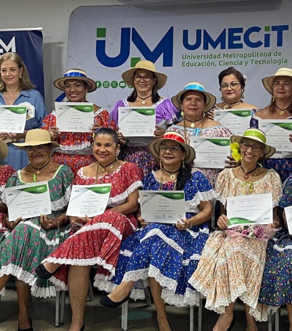 Sede La Chorrera entrega certificados a participantes del Proyecto de Vinculación Social “Edad Dorada”
