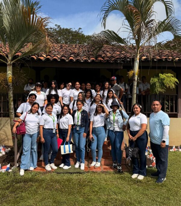 Estudiantes de Enfermería de UMECIT exploran el Sitio Arqueológico El Caño para fortalecer su formación antropológica en salud