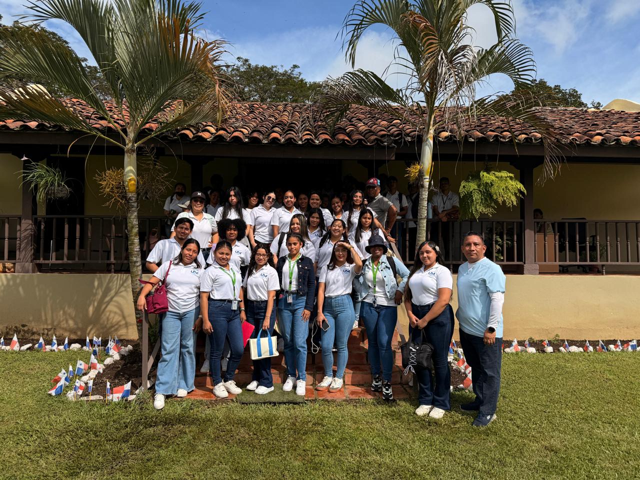 Estudiantes de Enfermería de UMECIT exploran el Sitio Arqueológico El Caño para fortalecer su formación antropológica en salud