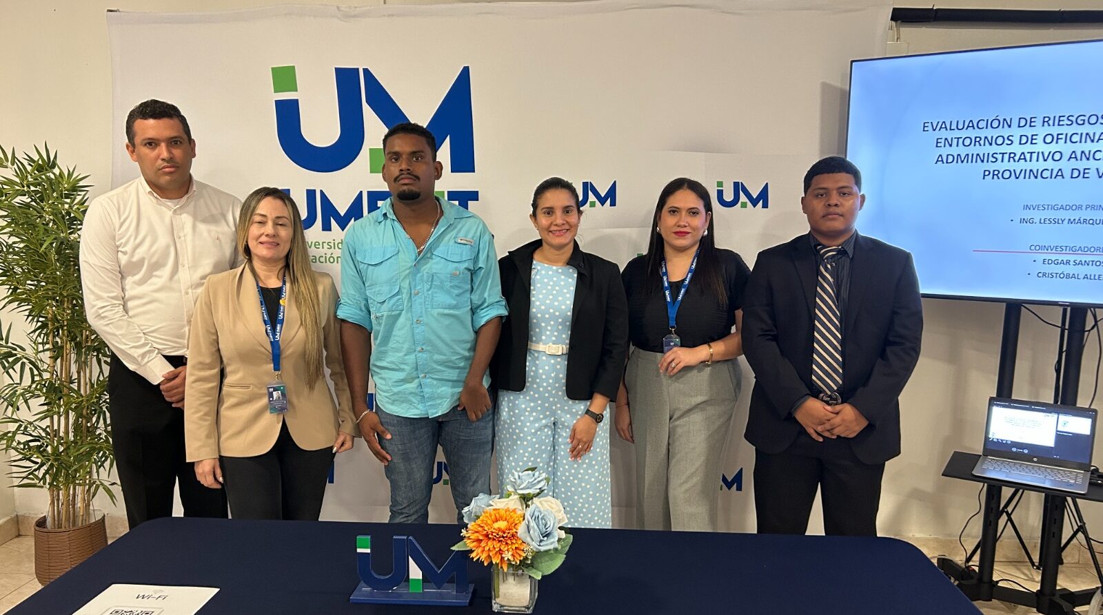 UMECIT divulga resultados de investigación sobre riesgos ergonómicos en entornos de oficina en la Sede Santiago