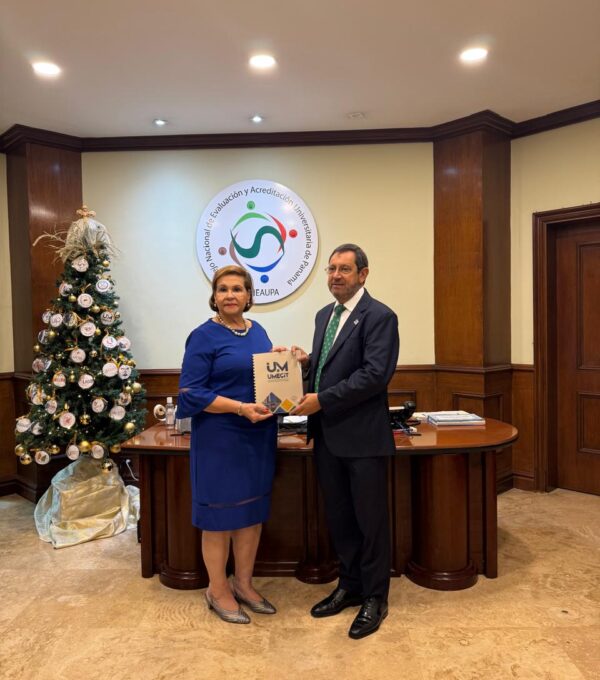 UMECIT entrega el tercer informe del Plan de Mejoramiento Institucional Ajustado (PMIA)