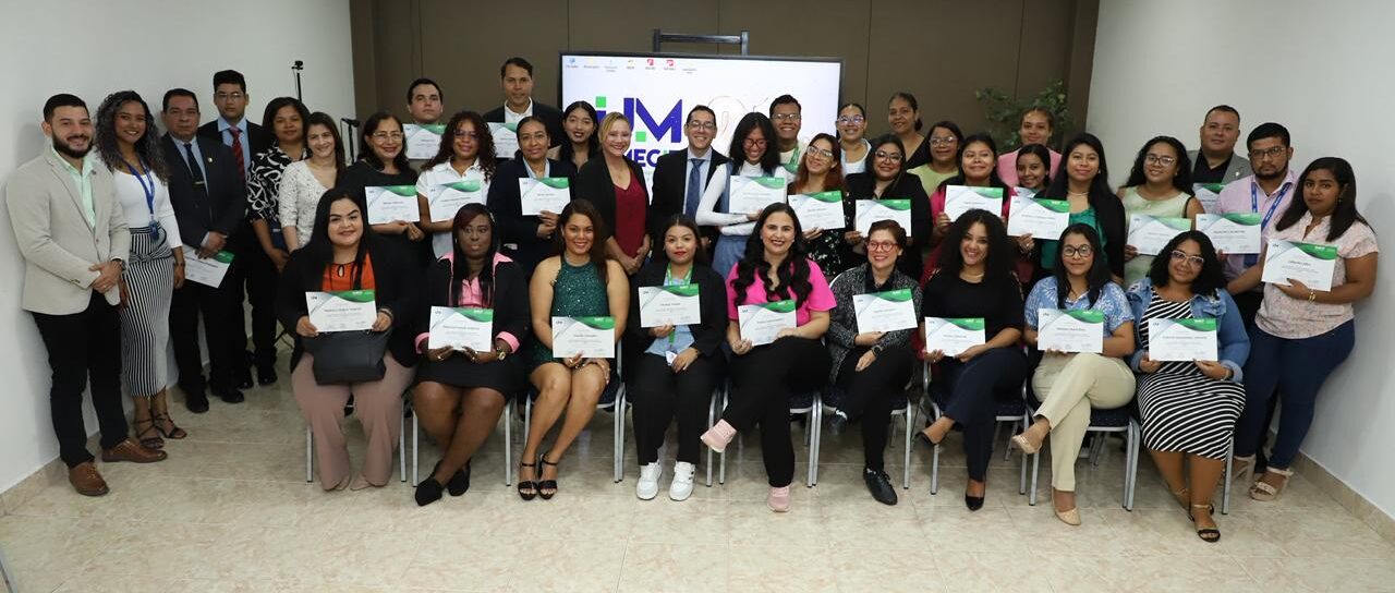 UMECIT y AMPYME entregan certificados del curso “Conecta, crece y emprende – del sueño al negocio formal”