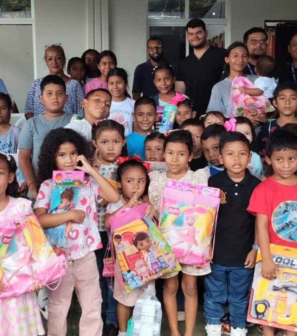 Llevamos alegría a niños de Lídice en celebración del Día de Reyes Magos