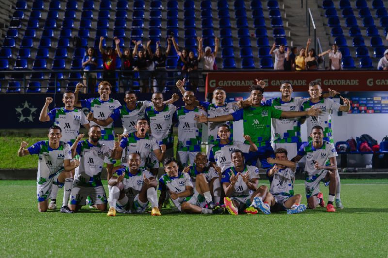 Fútbol </br><span style="font-size:18px";>¡Ven y únete a nuestros entrenamientos!</span>